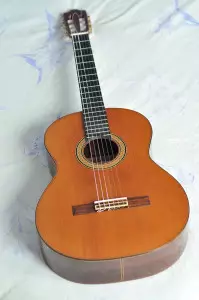 مشخصات و ویژگی های گیتار کلاسیک الحمبرا